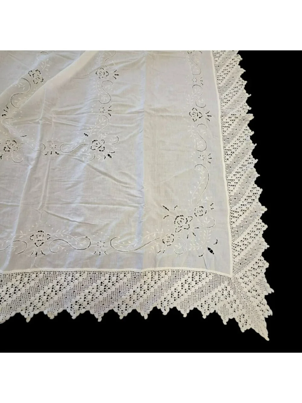 VTG White Linen Tablecloth Embroidered Floral Cutwork Crocheted Lace Trim 96x64